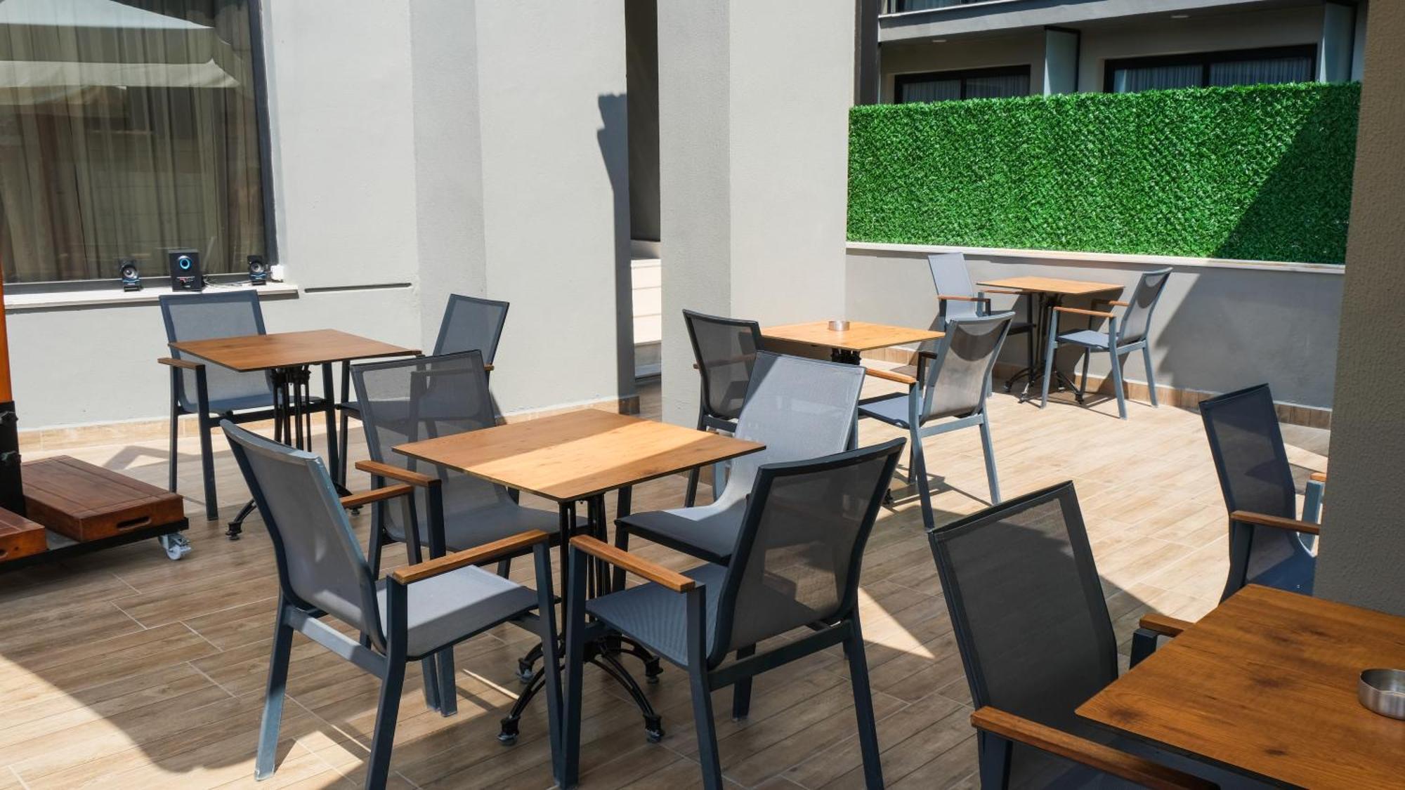 Hotel Myway Deluxe Alsancak Smirne Esterno foto