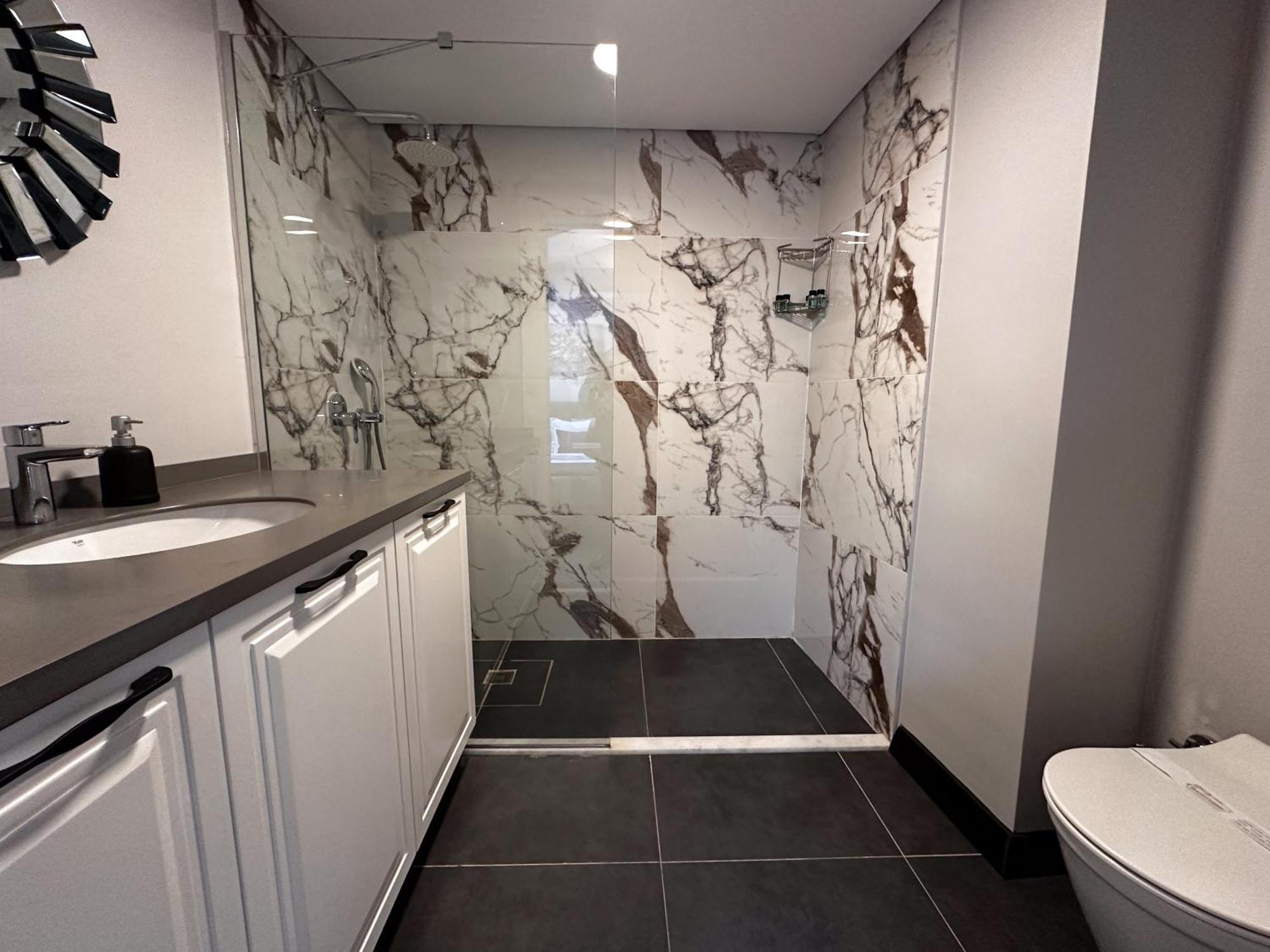 Hotel Myway Deluxe Alsancak Smirne Esterno foto